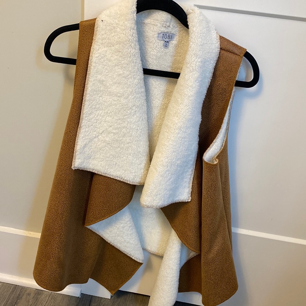 Leather/fur vest - size M
